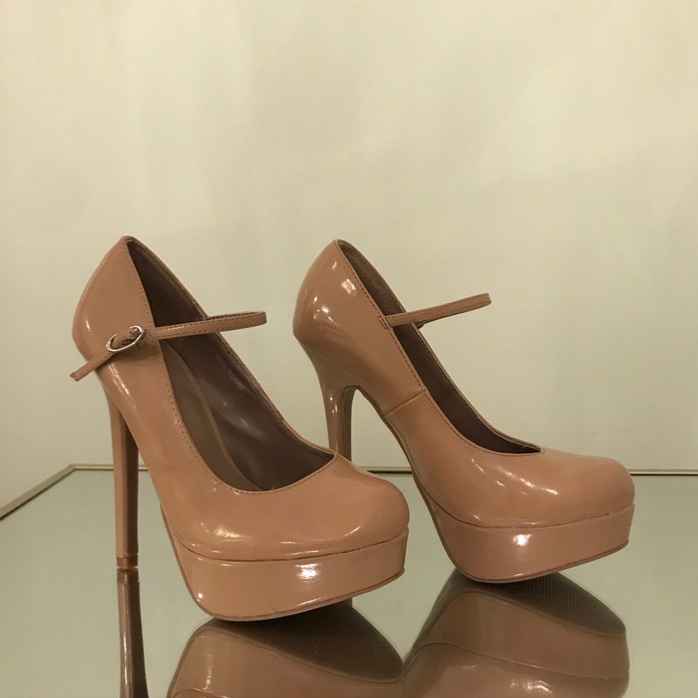 Nude Platform Heels || Size 6